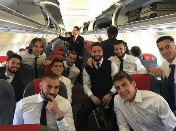 Real_Madrid_players_in_aeroplane.jpg